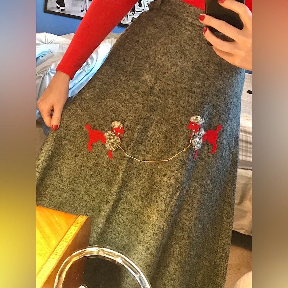 Vintage 1950s Poodle Skirt Gray & Red Felt Wool Rhinestones Chain 24 Waist AS IS - Picture 5 of 9